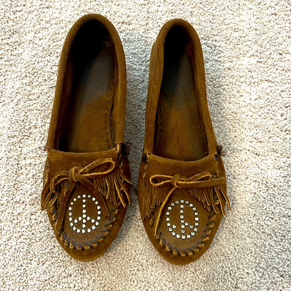 Minnetonka moccasins size 7.5
